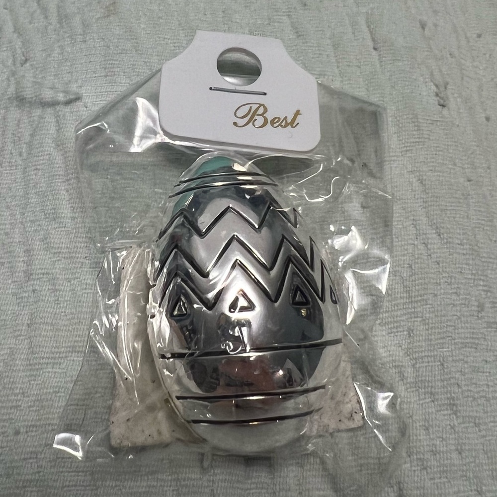 Easter egg pin